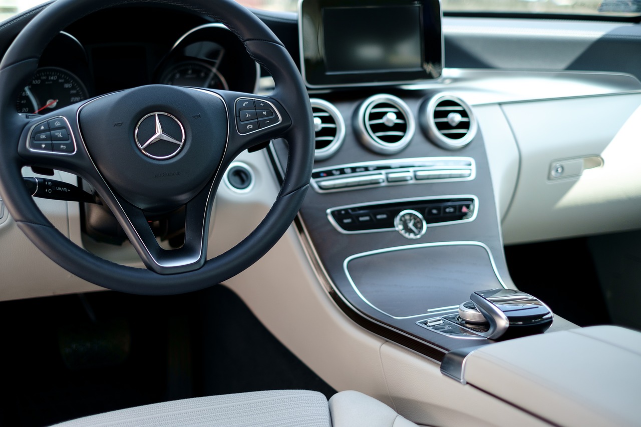 Mercedes Car Symptoms: Four Signs You Need Urgent Mercedes Repair